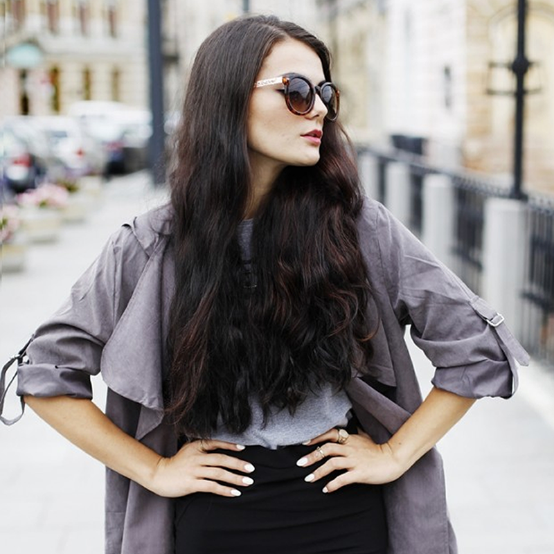Gafas de sol redondas con patillas recortadas y patrón de metal de gran tamaño para mujer 9604