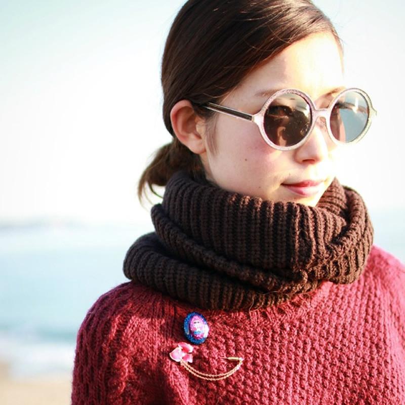 Gafas de sol redondas grabadas adornadas de metal premium de diseñador para mujer 9325