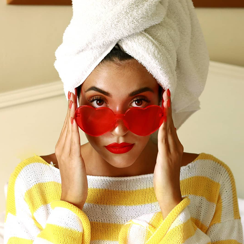 Gafas de sol monobloque en tono de color con forma de corazón para mujer C578