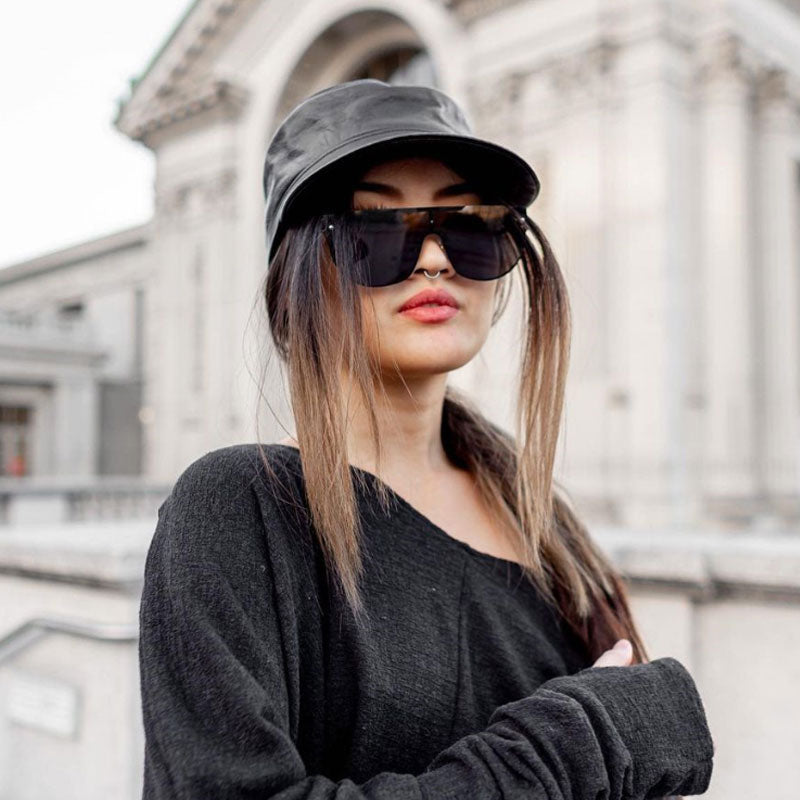 Gafas de sol con protección superior plana y detalle de ribete metálico inspiradas en diseñadores de lujo D024