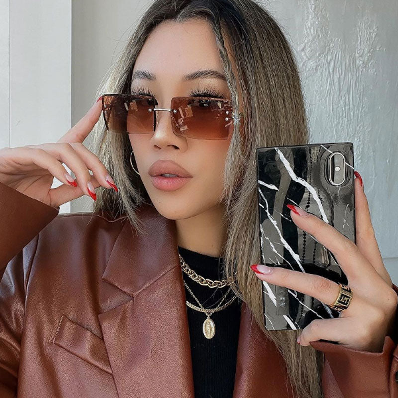 Gafas de sol cuadradas medianas con acento metálico sin montura completa inspiradas en los años 90 de lujo D108