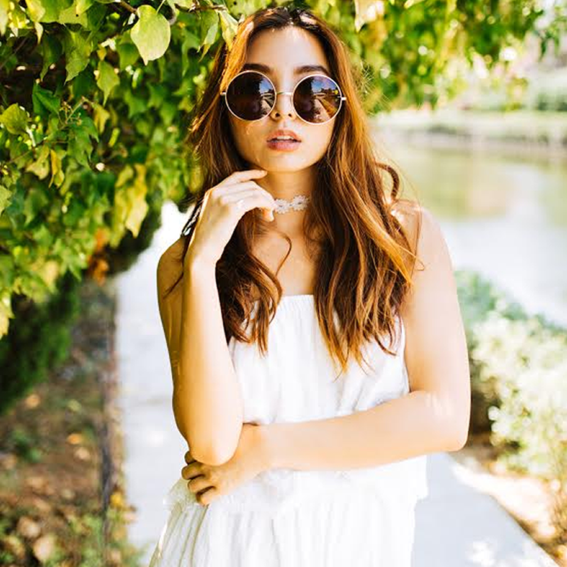 Girl with round sunglasses cheap