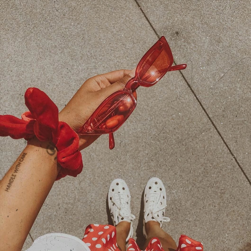 Gafas de sol retro translúcidas finas en tono de ojo de gato para mujer C663